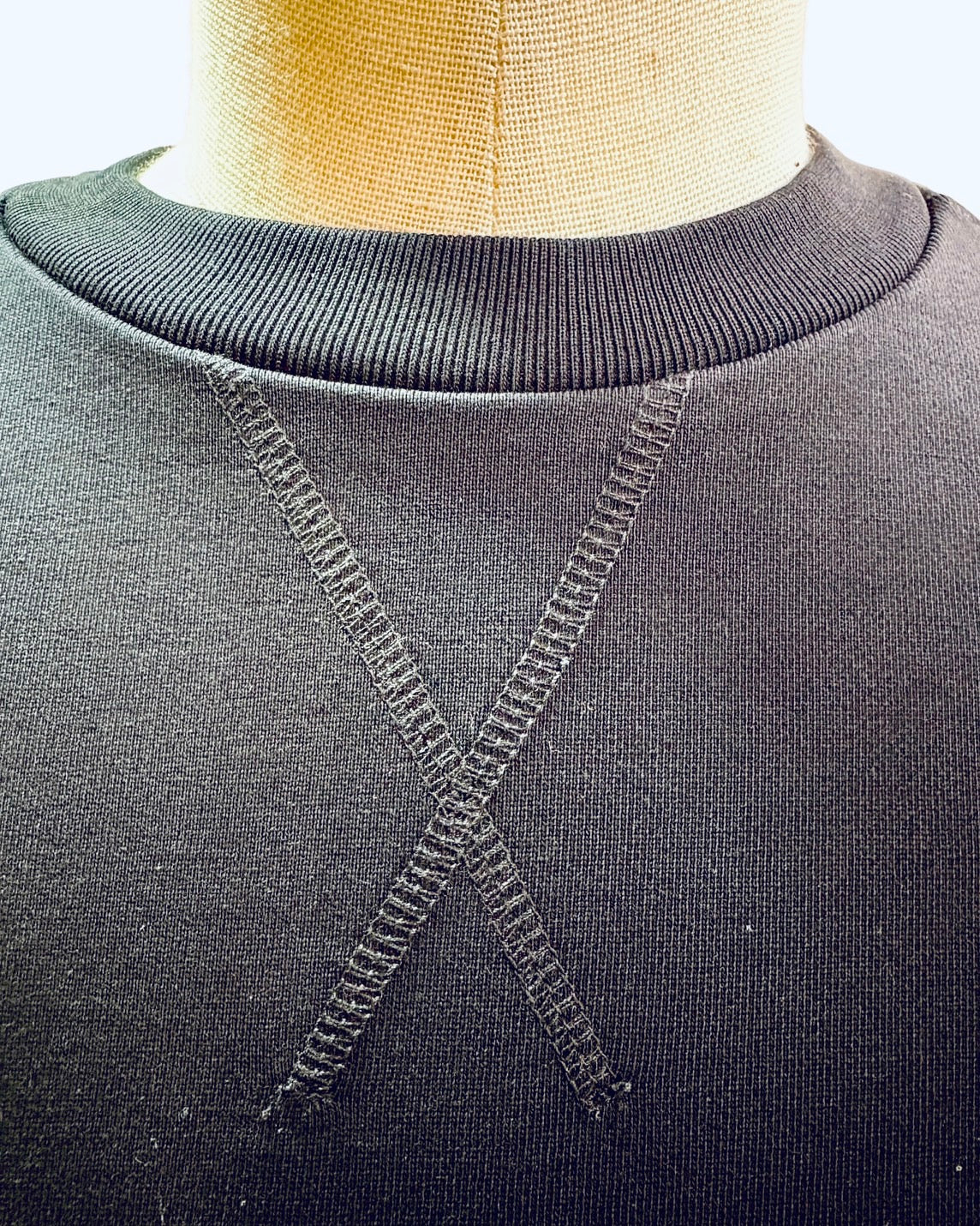 ヌメロ ヴェントゥーノ N°21 ロゴプリント  長袖トレーナー(Unisex/ユニセックス)