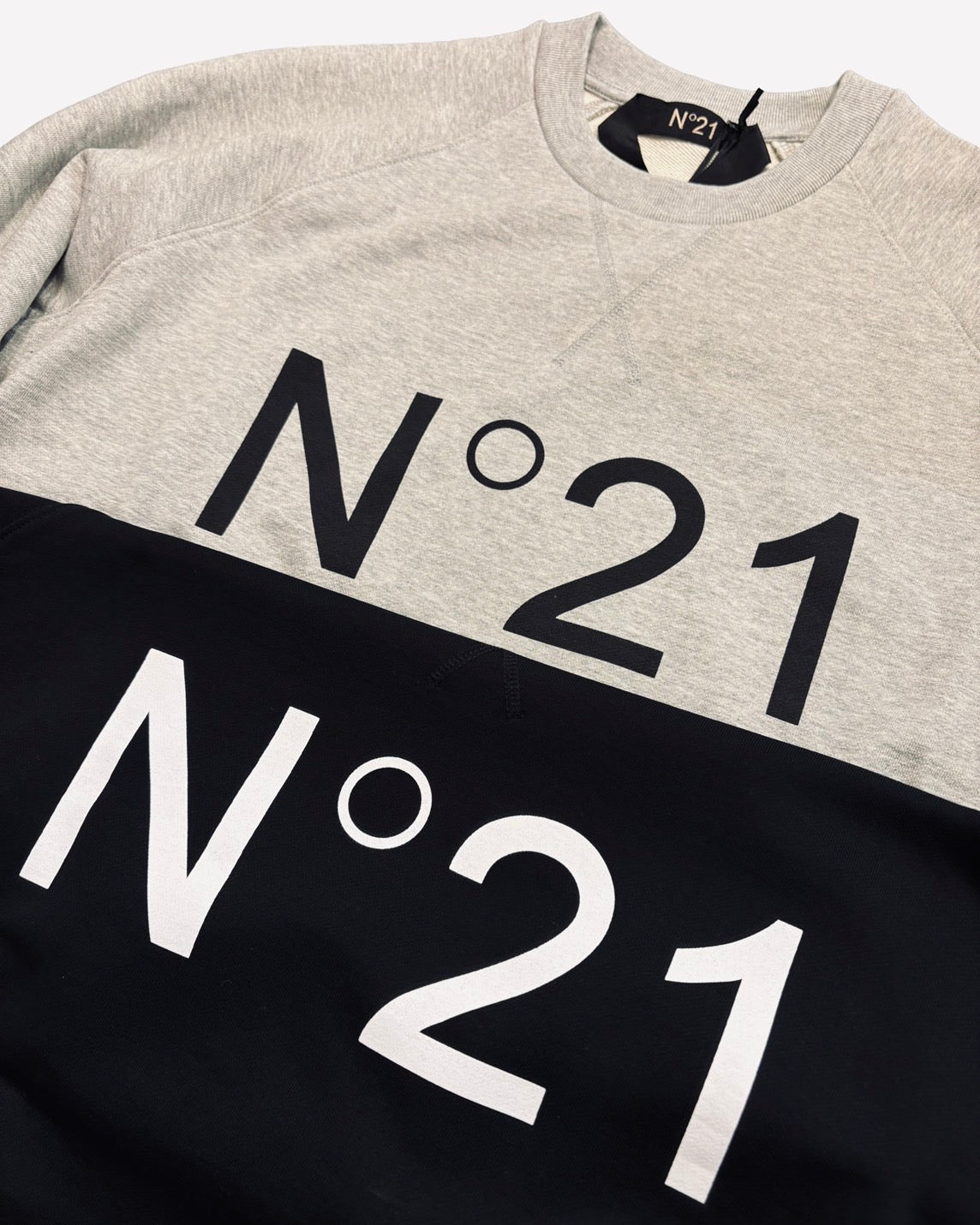 ヌメロ ヴェントゥーノ N°21 ロゴプリント  長袖トレーナー(Unisex/ユニセックス)